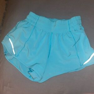 Lululemon Hotty Hot Low Rise Lined Short 2.5"